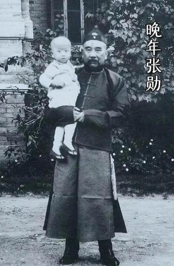 1903年，广西提督苏元春被押送京城将要斩首，他多年的同僚好友纷纷袖手旁观，唯有