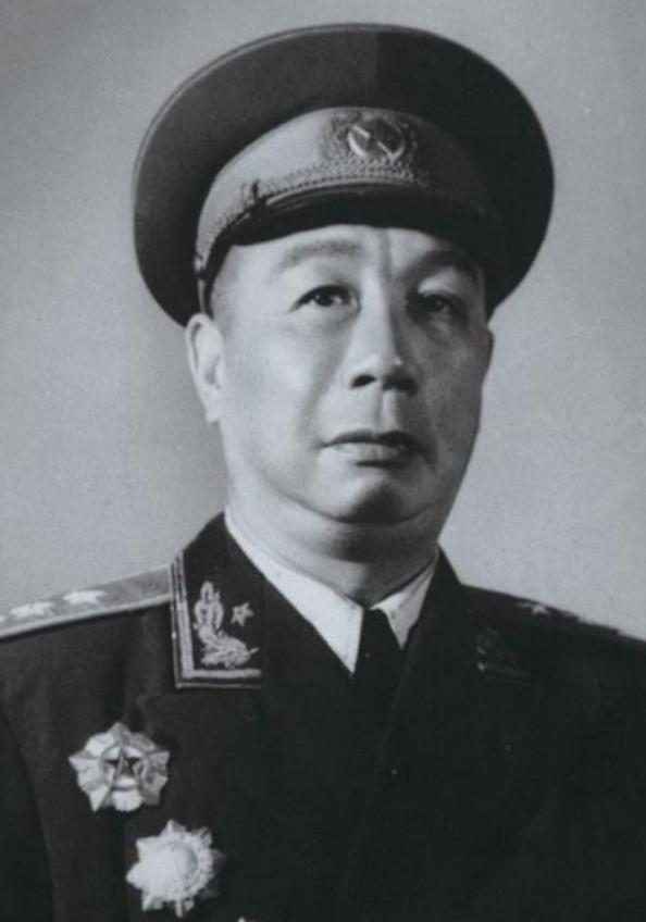 1981年，开国上将陈士榘要离婚，子女们知道后非但不阻拦，反而说：“离婚了也好，