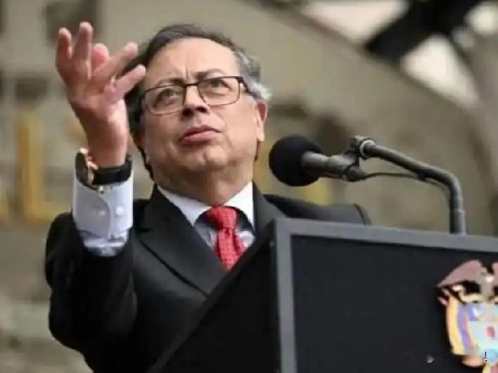 哥伦比亚总统佩特罗向全体官兵下达最新命令！佩特罗命令，凡是想效忠美国而非哥伦