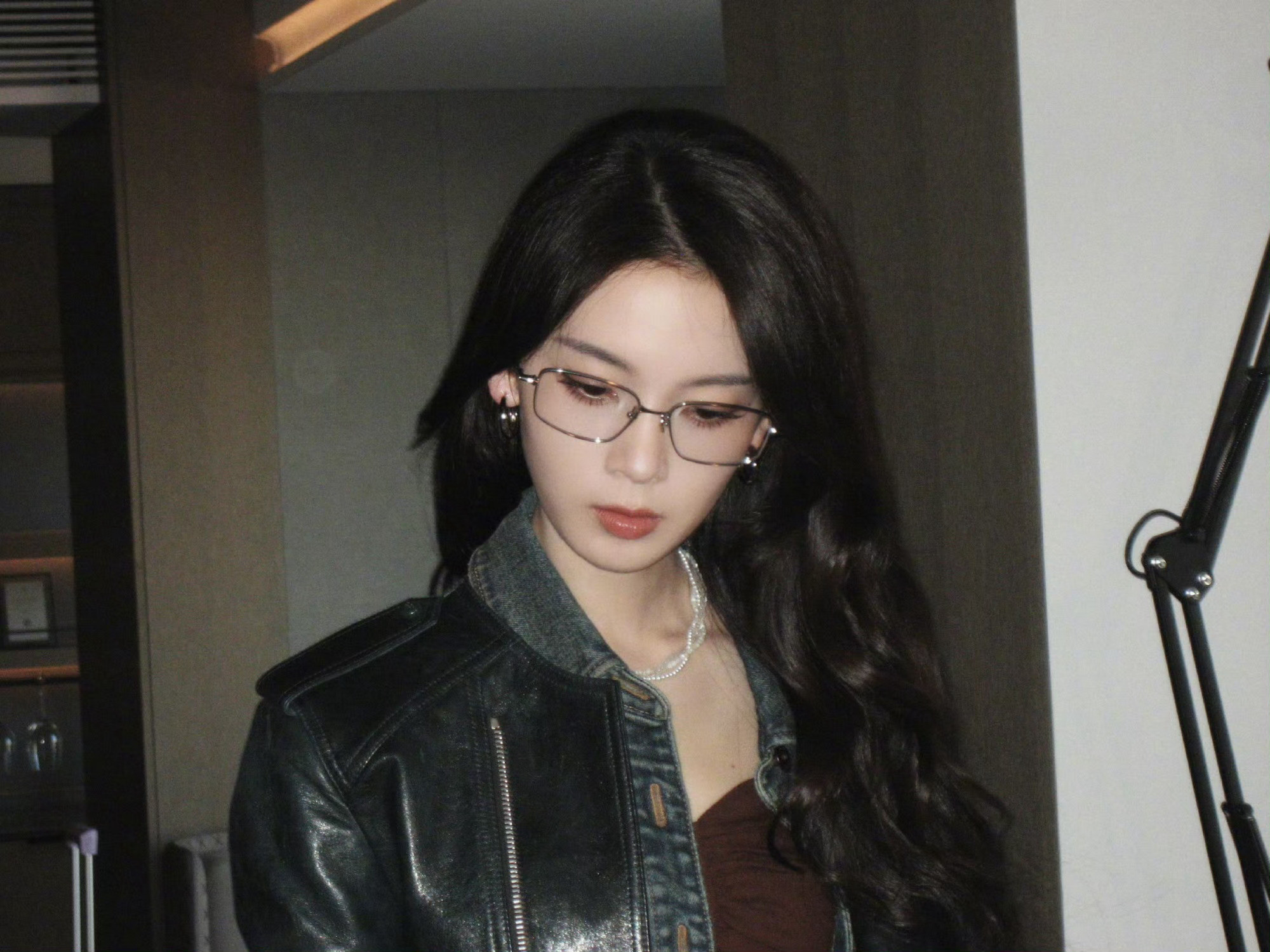 戴眼镜的陈瑶🙌御姐风[捂眼睛]瑶妹你帅晕我了​​​