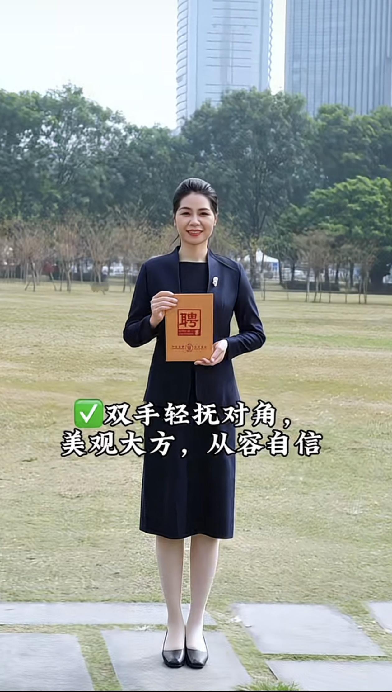 上台领奖避坑指南：这些错误千万别犯！【截图中的姿势之所以被推荐，是因为它同时兼顾