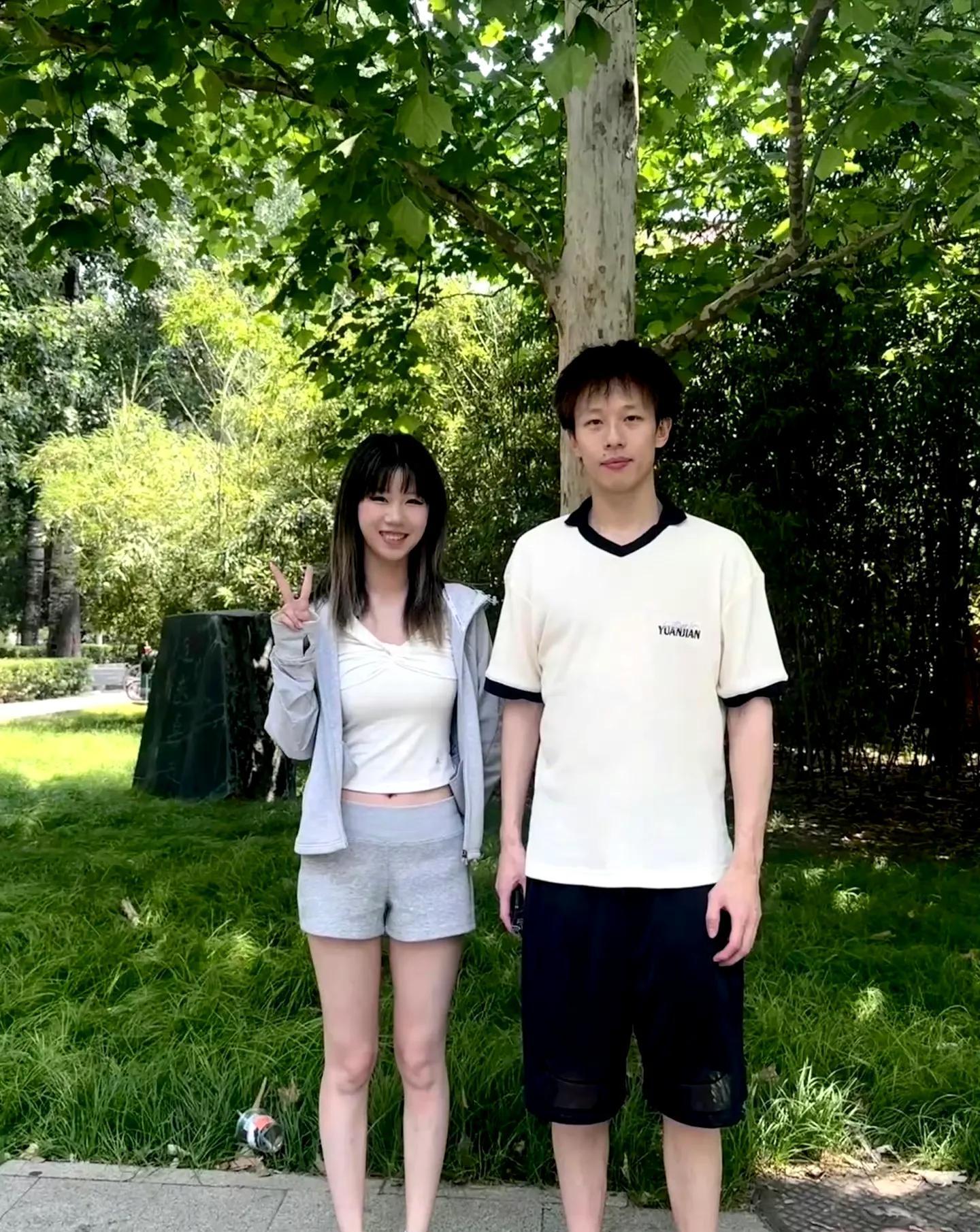 6月18日，林高远现身北体大，被粉丝偶遇合影。那天，林高远穿着简单的白衬