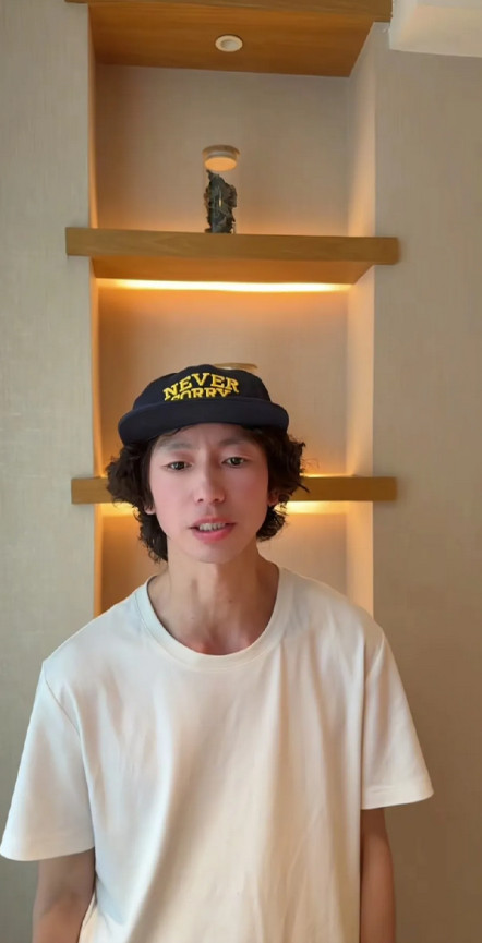 虽然很多人嘲笑庞麦郎，但是不得不承认他是成功的。很多歌手都没有一首耳熟能详的歌