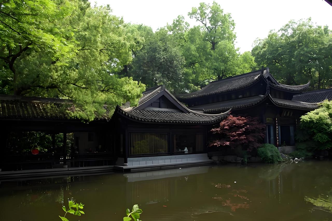 中国十大园林景观排行榜中国园林是世界园林艺术的瑰宝，融合了自然山水之美与人文