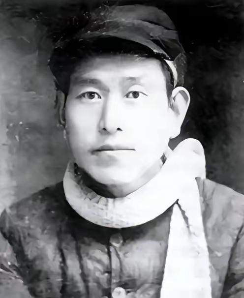 1940年，延安城西火神庙来了两名形迹可疑的“和尚”，从不念经却频繁昼伏夜出。为