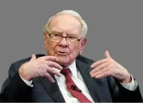 95岁巴菲特退休爆预言：“美日会更强大”！人们在猜“咋不提中国”时，没成想他关于