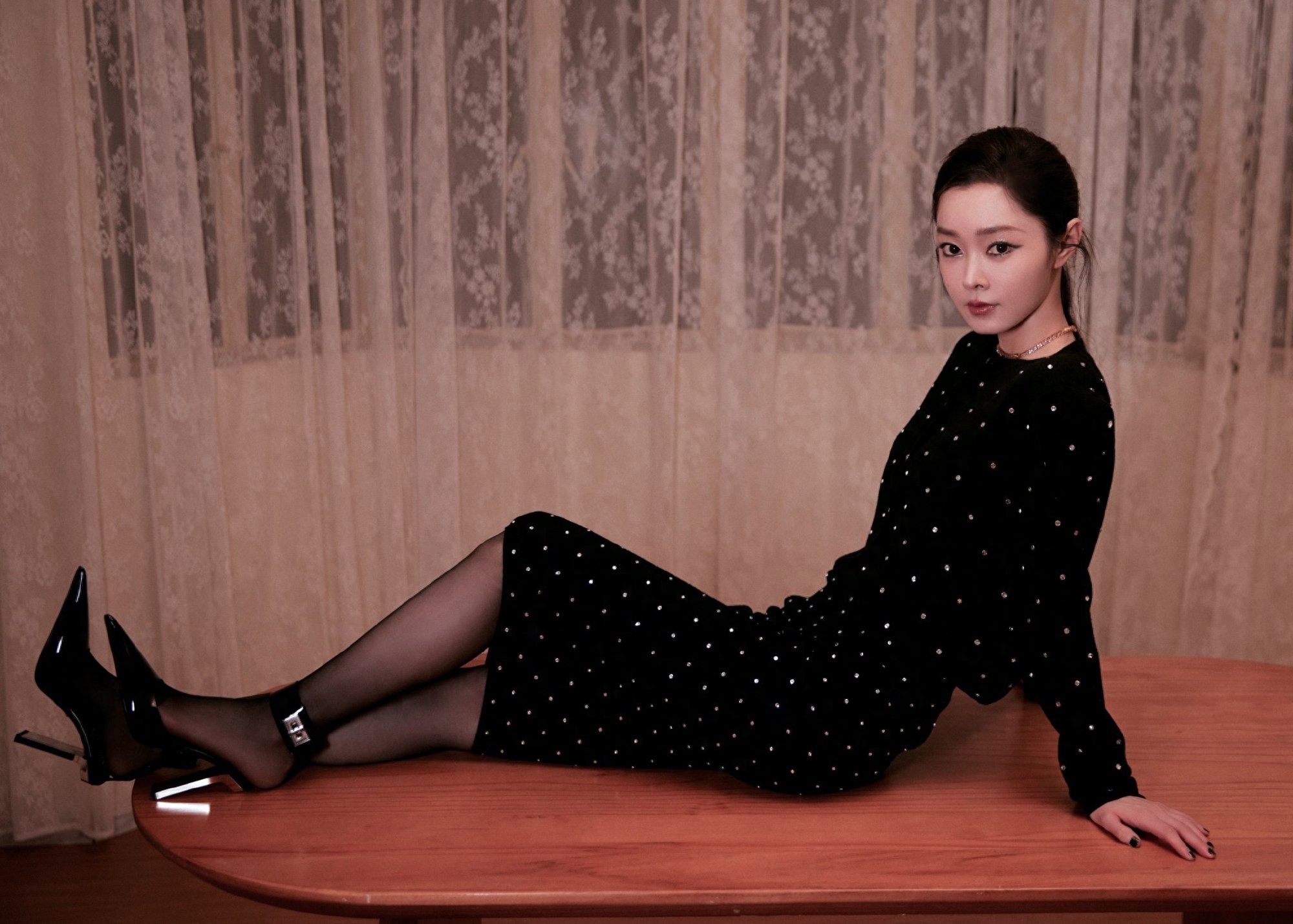 宋轶黑丝美腿写真[开怀大笑][开怀大笑][开怀大笑]