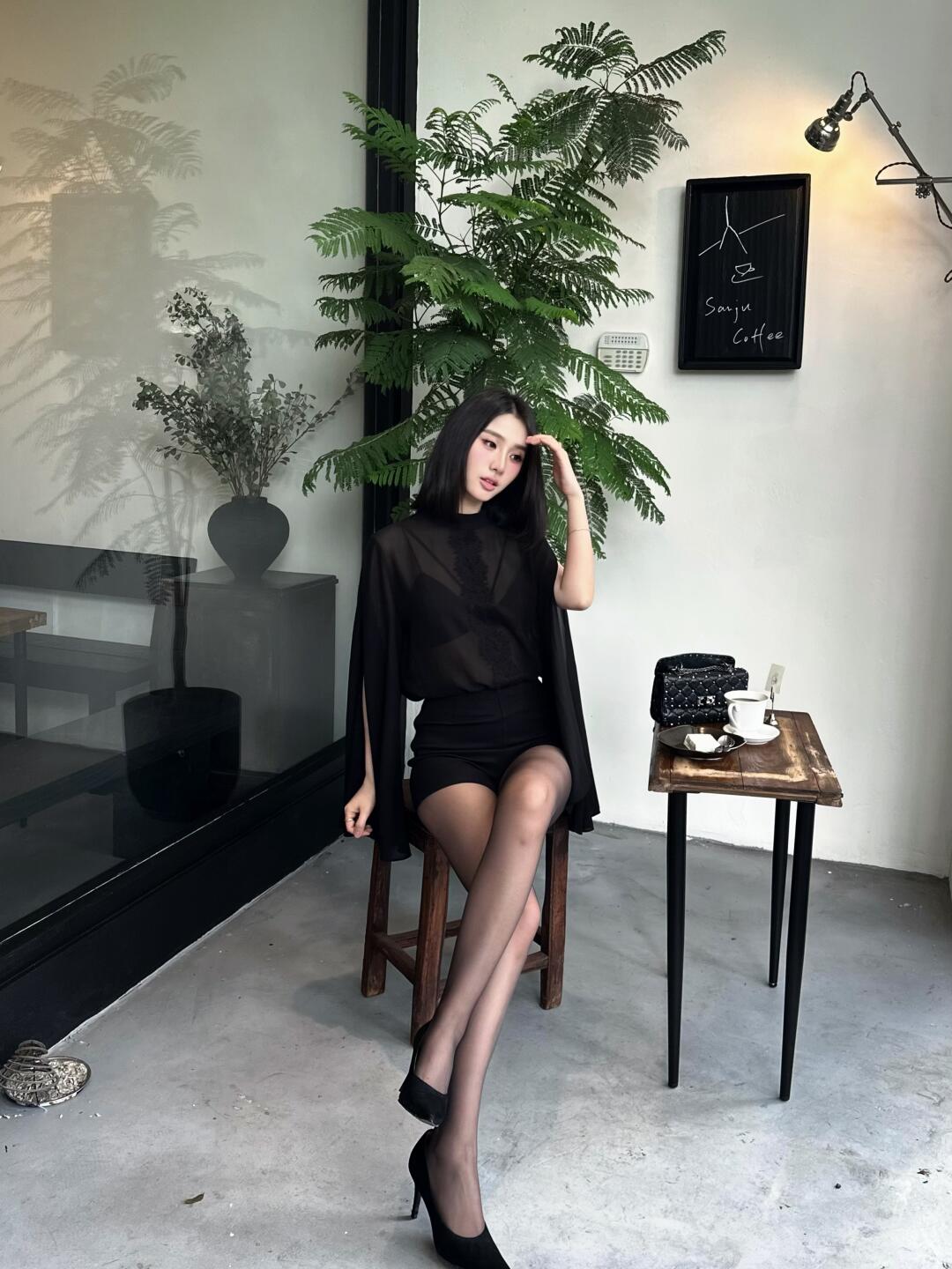 姐姐说：穿黑丝好看
