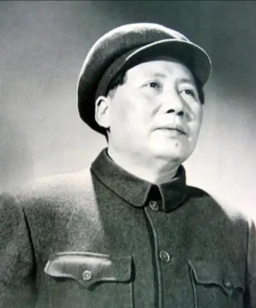 我最佩服毛主席的4件事，绝对是超人的胆略、勇气，绝对是天不怕地不怕！！他那天真