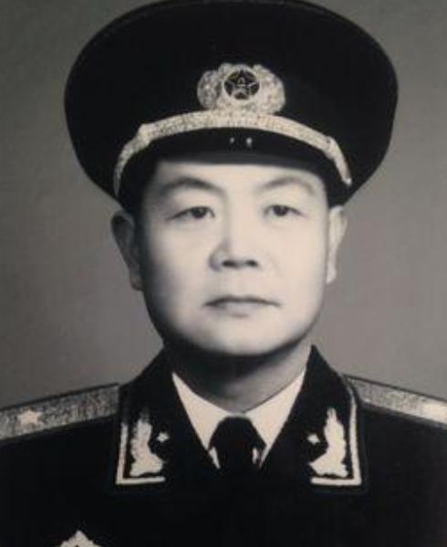 江民风，山东省龙口市人，1938年参加中华民族解放先锋队，1939年转入八路军，