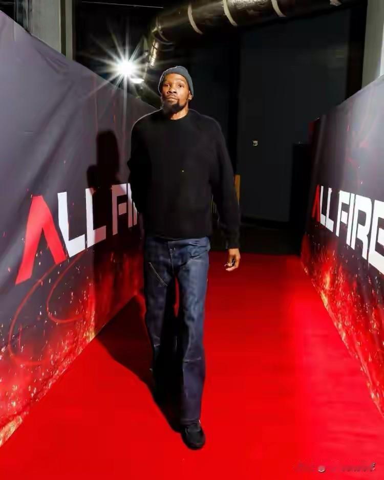 我要提前预祝火箭收获四连胜了！明天实力强大的火箭将会在客场挑战76人，据ESPN