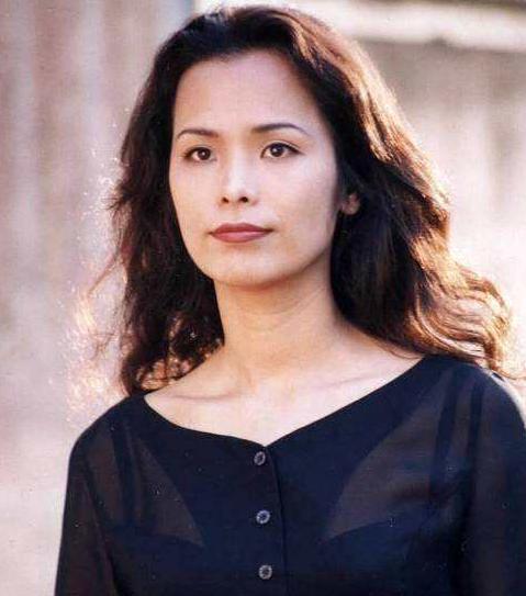 [点赞]2003年，韦唯在开车下坡时，发现刹车失灵，差点车毁人亡，修车师傅检查