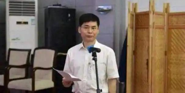 没学过人情世故的天才，犹如一把没有刀鞘的利刃，最先伤到的是自己。1991年，中国