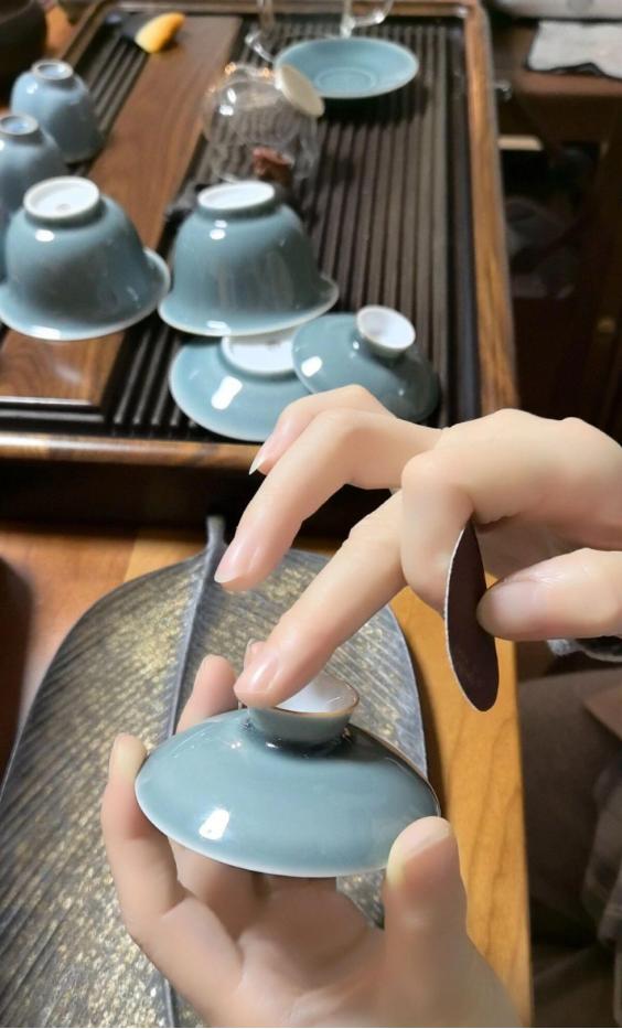 媒体说中国人的“开房”习惯变了。想了想也确实是。现在国人开房不再是凑活住，而是