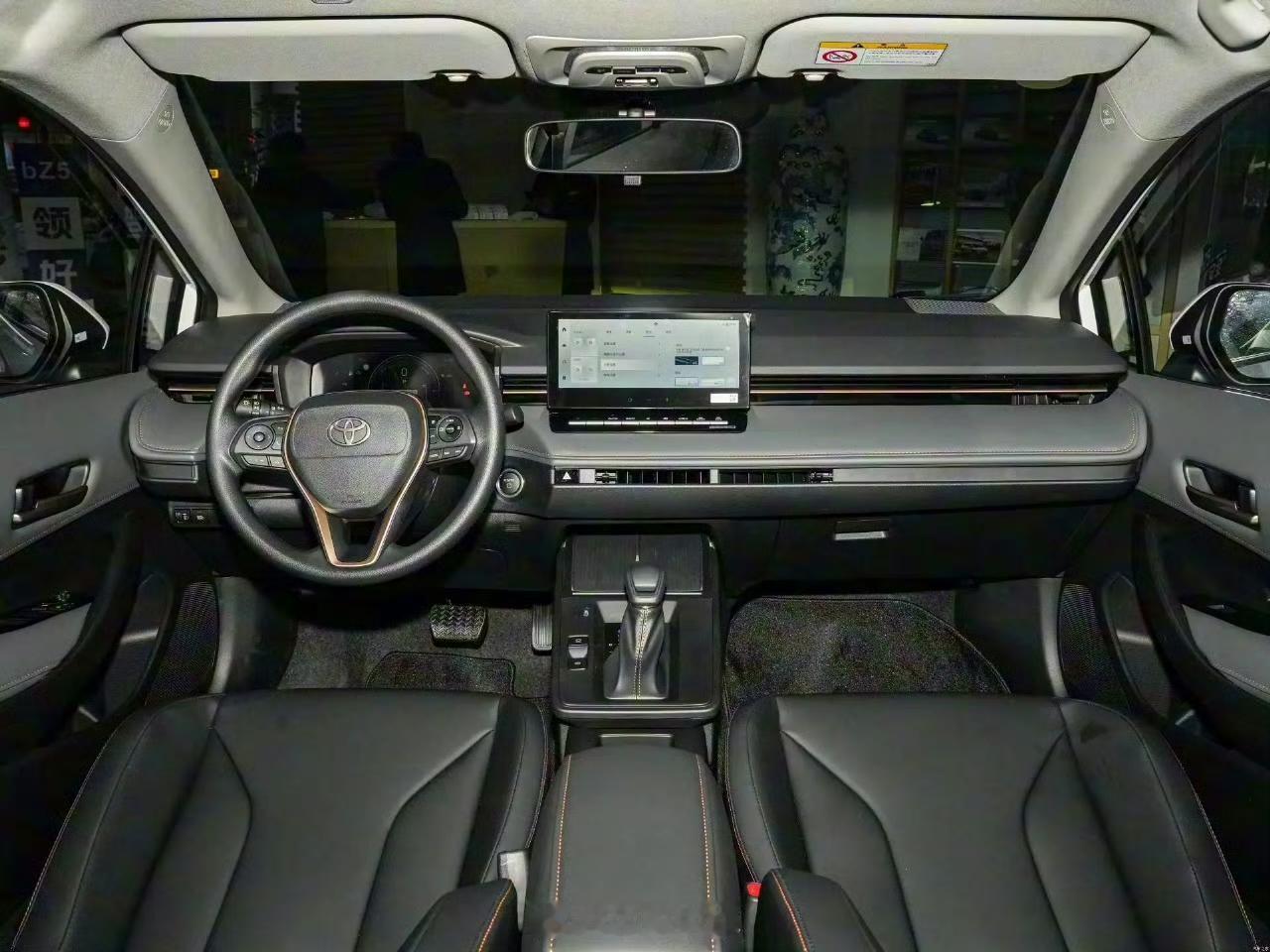 混动卡罗拉，人家不是大电池小发动机，单纯就是把小电池功率调大了一点，这款车的优势