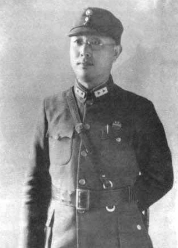 1949年，国军中将张轸率部起义，毛主席给萧劲光等人发报：“抽调两个师，让张轸当