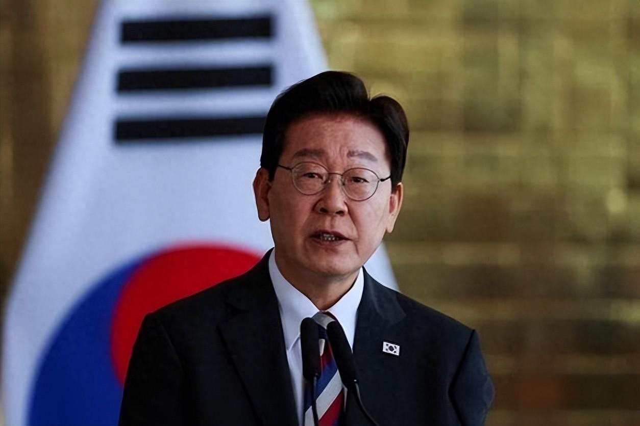 一百亿美元一年——这是特朗普给韩国开出的"保护费"账单。开口的理由更让人啼笑皆非