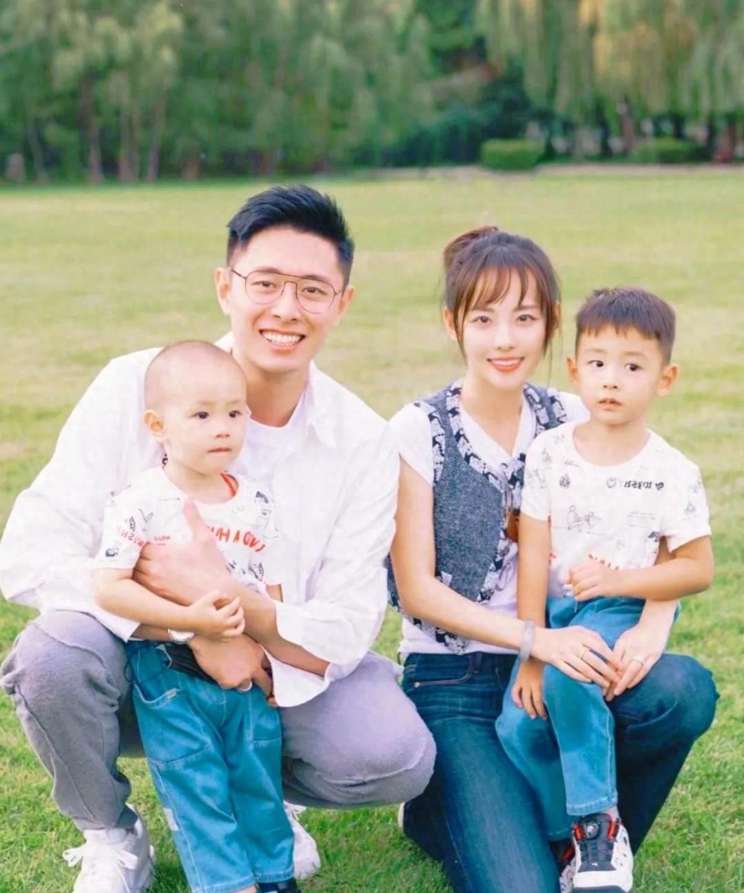 买超出轨风波后首晒亲子日常，带过敏儿子就医却惹争议买超与张嘉倪的爱情故事，曾是