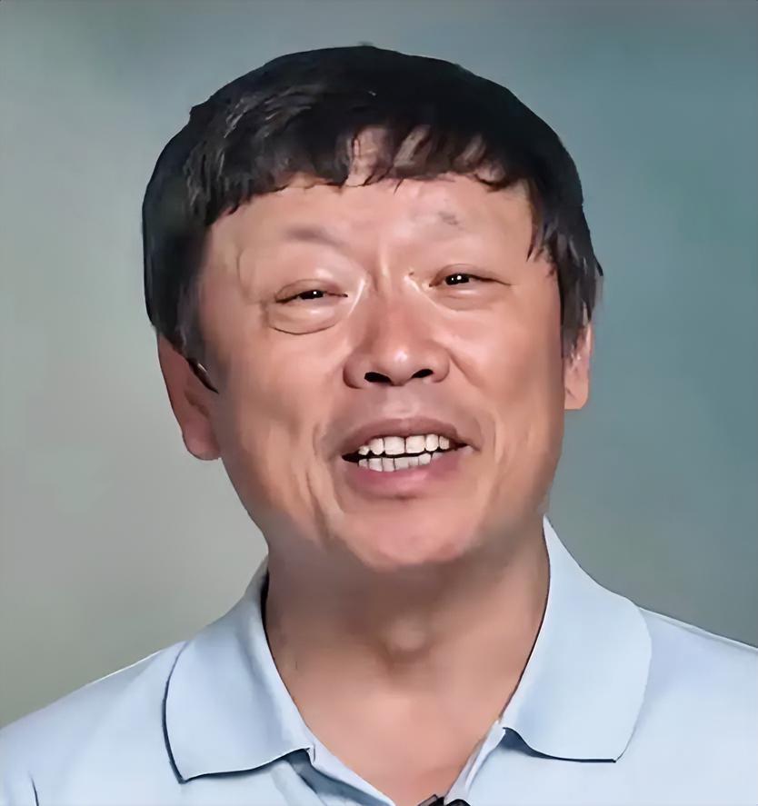 胡锡进9月25日深夜发长文，语重心长地提出，在保持防间谍意识的同时也不能过度紧张