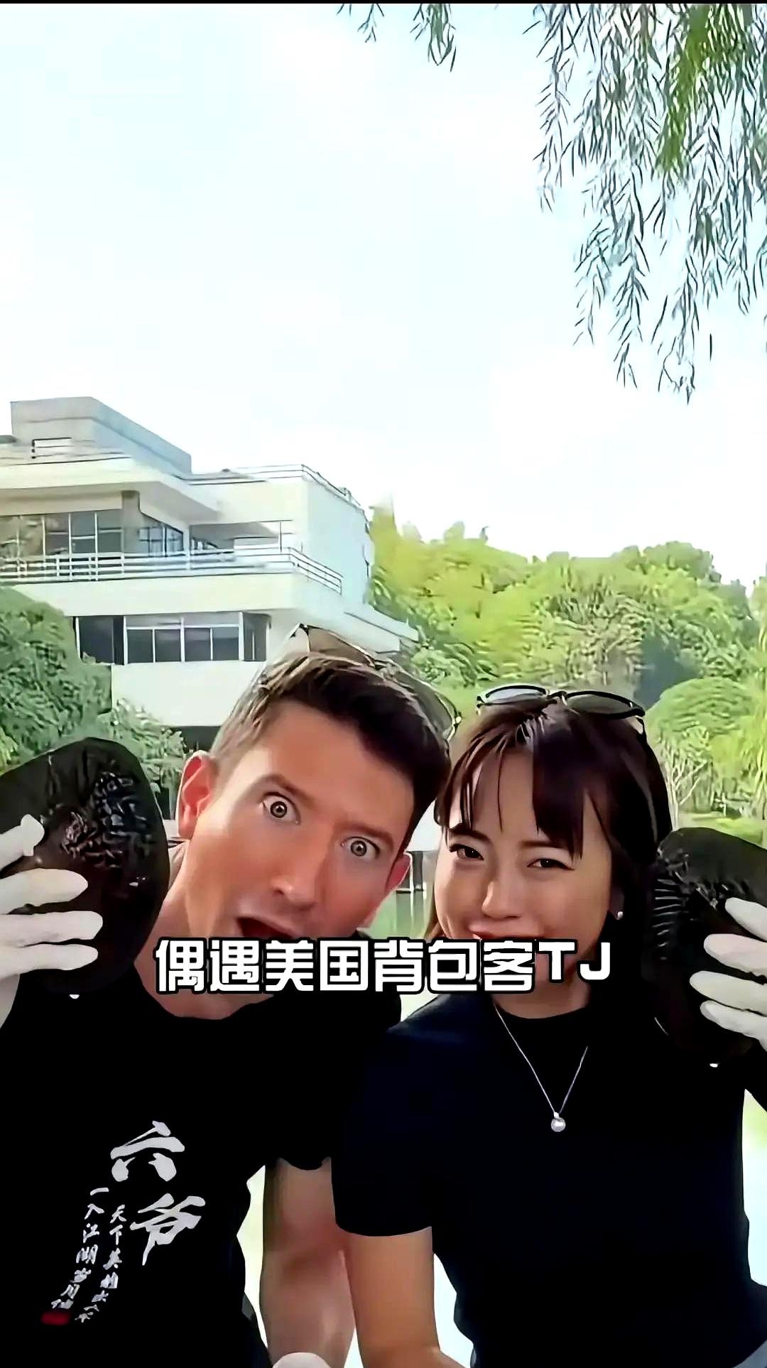 刷到TG的订婚照：男方00后，比她小八岁，家里做建材，订婚戒指三克拉，彩礼888