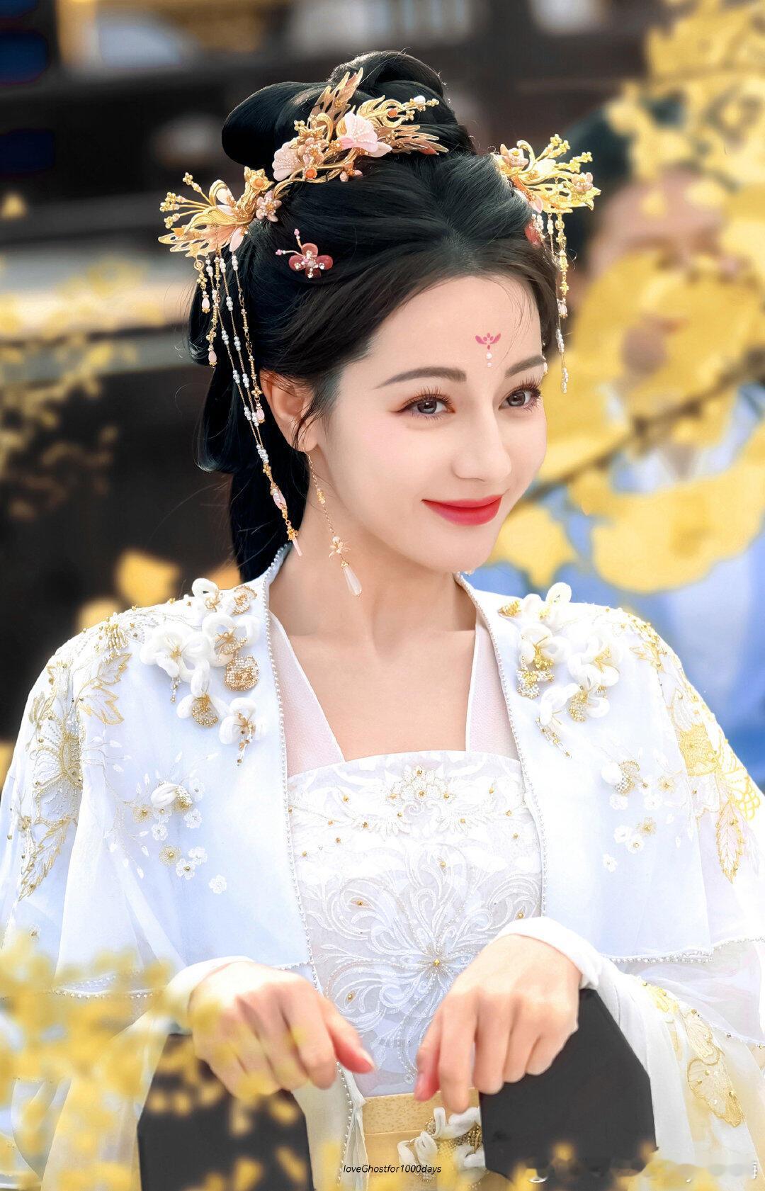 古装也是这么清新脱俗，好看～～​​​