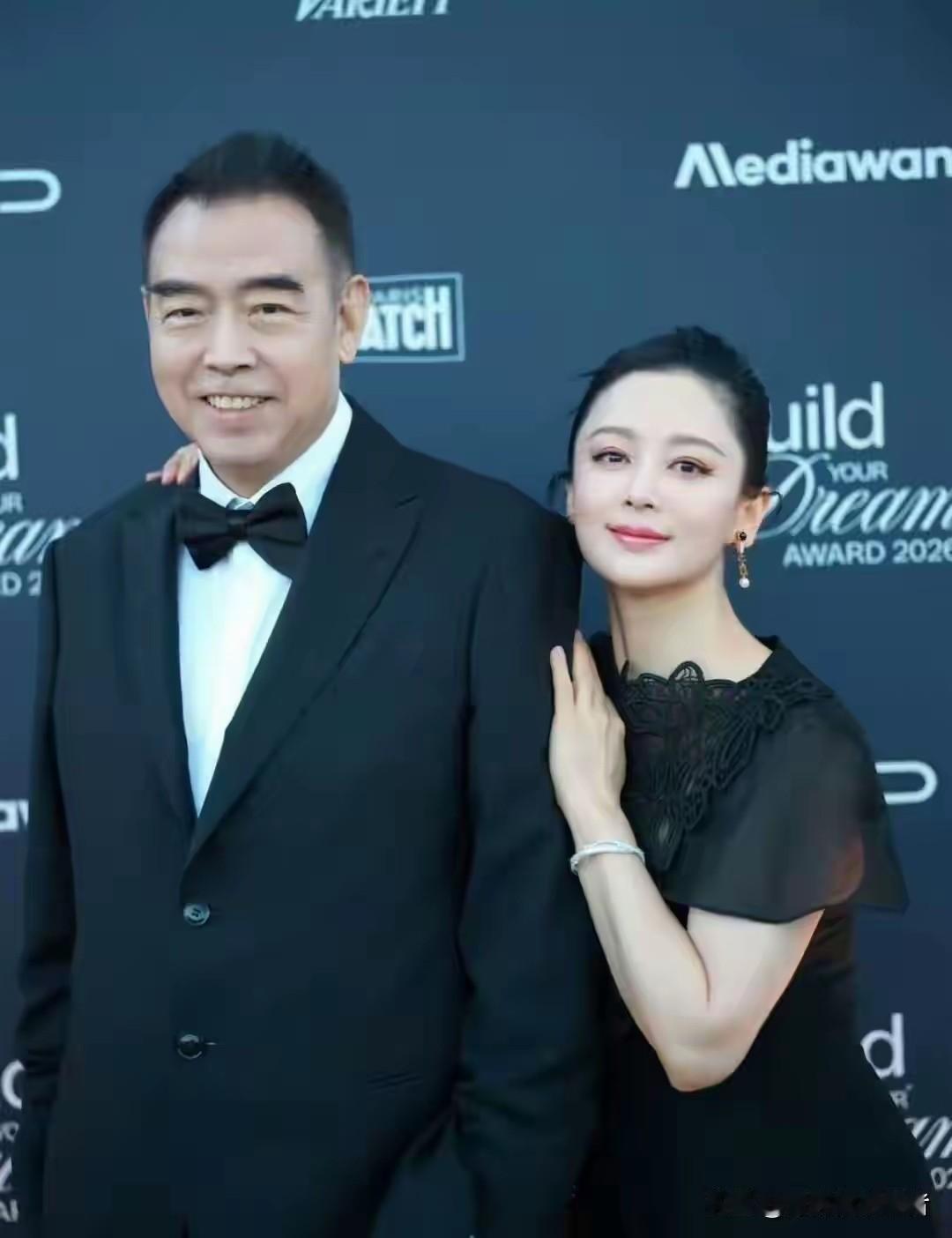 长生不老，容颜不老，陈凯歌与陈红怎么突然间就回春了，看起来至少年轻了20岁。