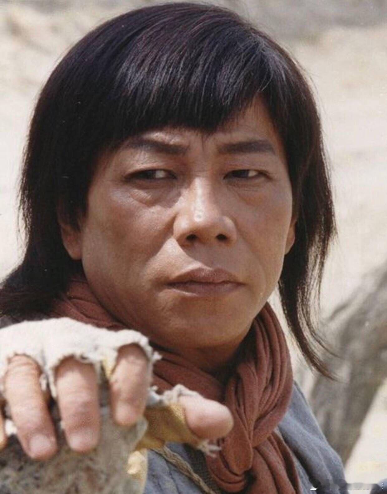 梁小龙死因公开梁小龙因心脏衰竭离世19日，香港动作特技演员公会受梁小龙家属委托正