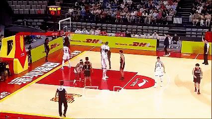 深圳轻取宁波喜迎15连胜多亏贺希宁缓过来了！上一场打新疆仅拿3分，被骂隐身的