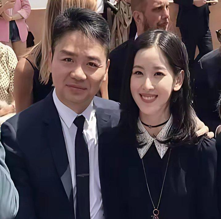 刘强东：本以为娶到奶茶妹妹就够幸福了没想到现在幸福又升级了​​​