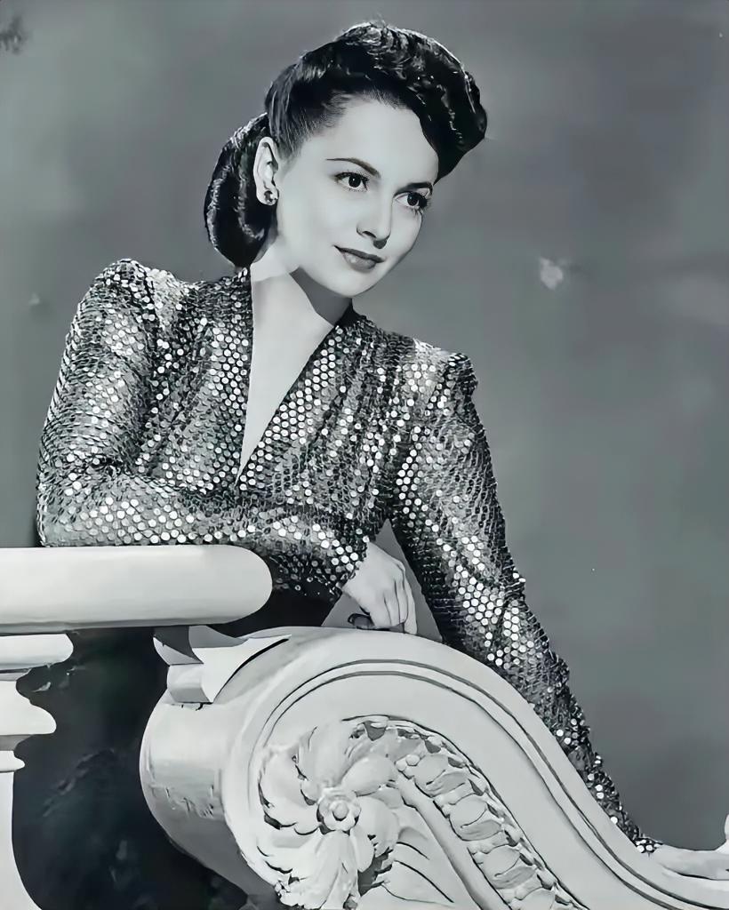 1954年，挪威首相夫人弗娜访问苏联，临走前，与一个年轻人度过了一个愉快的夜晚，