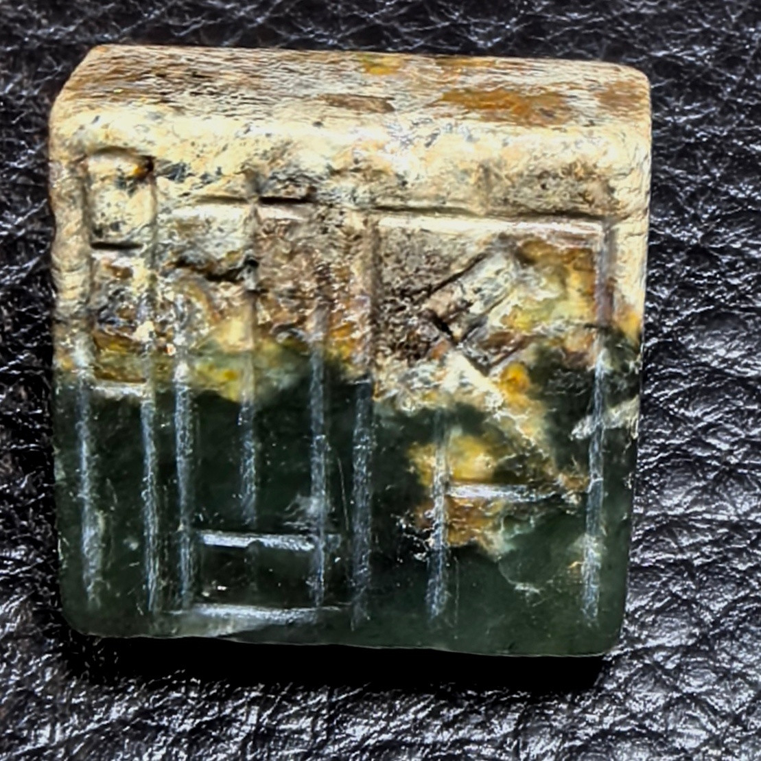 古印之韵年初拾，周四，去市场兜了一卷，在一家古玩店见到了，5件汉代玉印，材质全