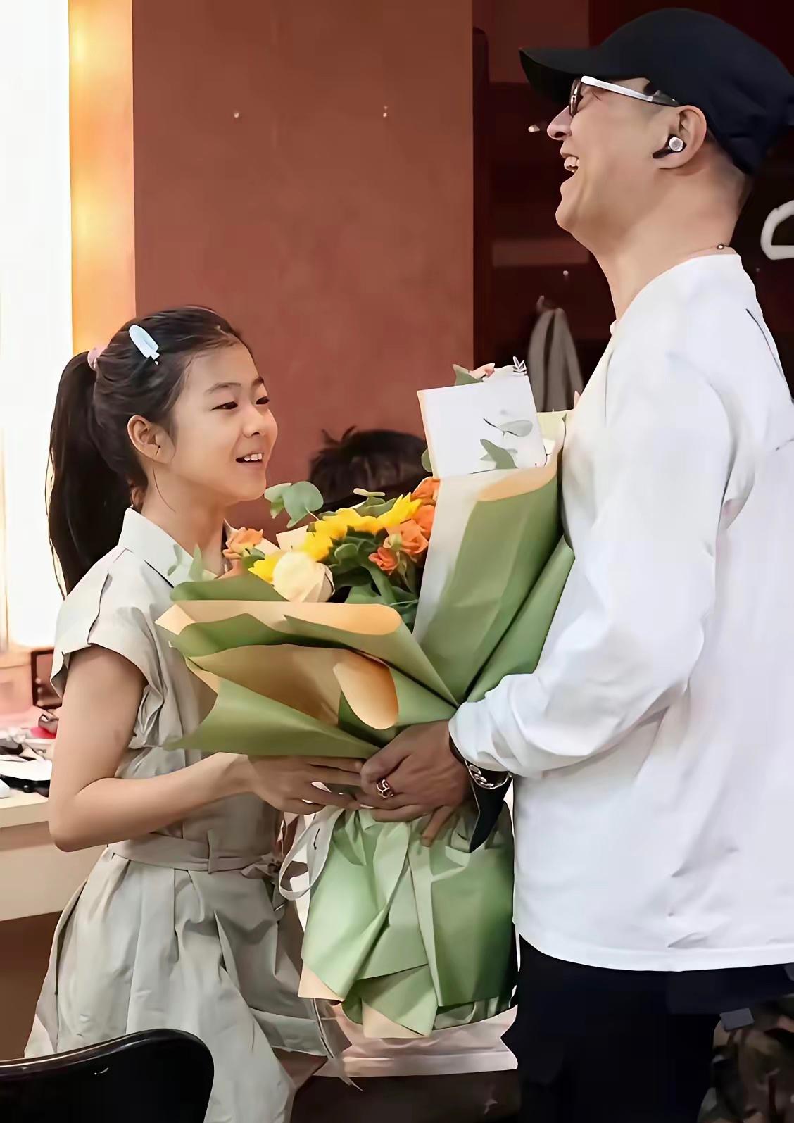 汪峰这回，是真的让所有人闭了嘴。当初离婚时，章子怡毫不犹豫把女儿醒醒留给汪峰，自
