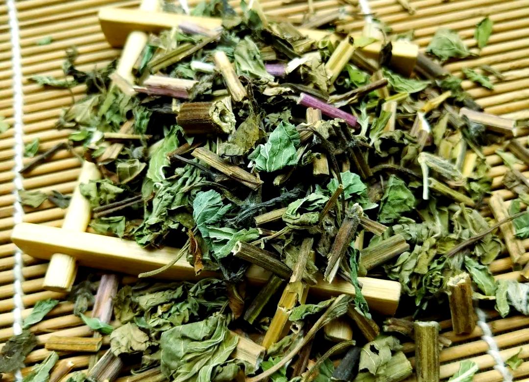 黏痰二陈丸，黄痰鲜竹沥，白痰小青龙，教你化掉一身痰浊 很多中老年人嗓子里总有