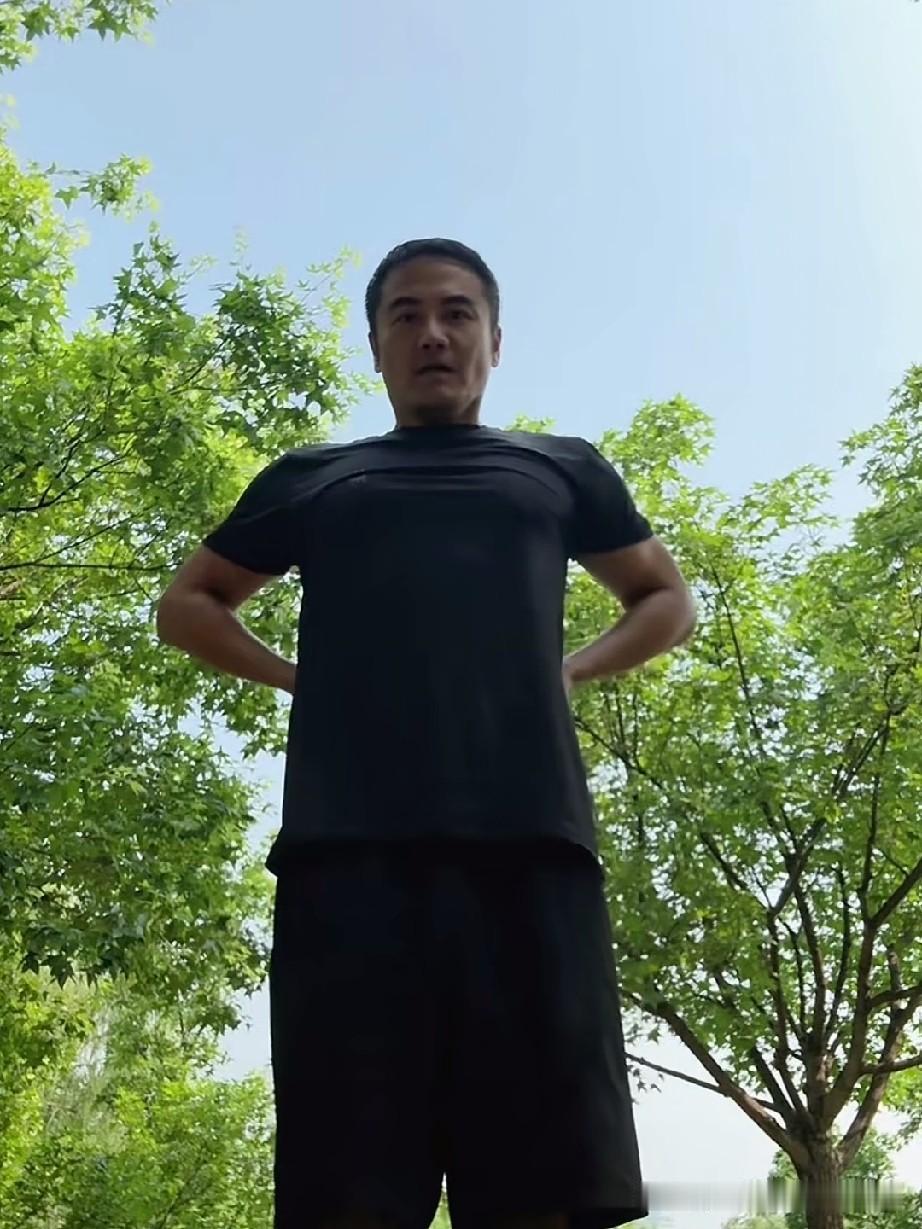 电视剧《主角》正在央视一套热播之中，里面的男女演员们多多少少都学会了几句陕西方言