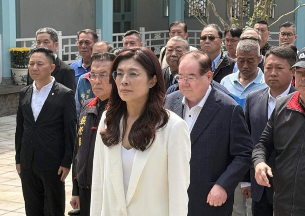 郑丽文访问当天，人民日报发出强烈警告，直指日本右翼4月7号按照大陆邀请的访问计