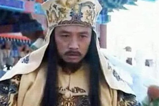 1856年9月2日，韦昌辉带人进了东王的寝殿，从一个地下室里搜出了杨秀清。杨秀清