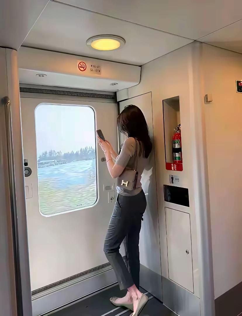 五一放假前的最后一次出差，忙完就可以休息啦，打工人不容易