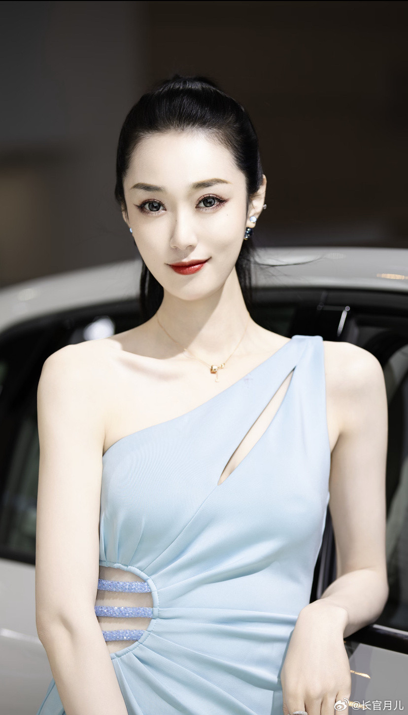 车模小姐姐的完美大长腿。