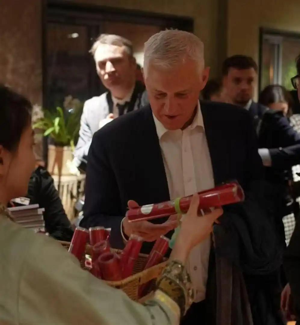 很多人问，外国领导人来访，中国管饭吗？ 当然管！ 但绝对不是无底线全包，