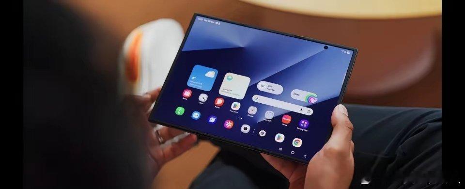 有一说一，三星三折叠和华为三折叠的方案能吵到这份上，我是真没搞懂……三星三折叠全