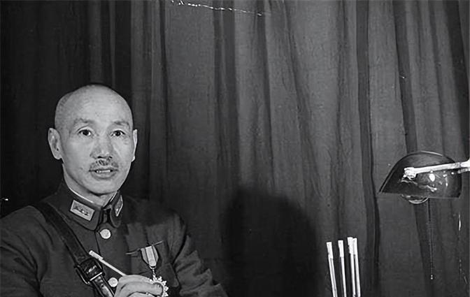 我国十大元帅里，谁的军事才能最强？老蒋讲出了真相陈毅1901年出生在四川乐至一