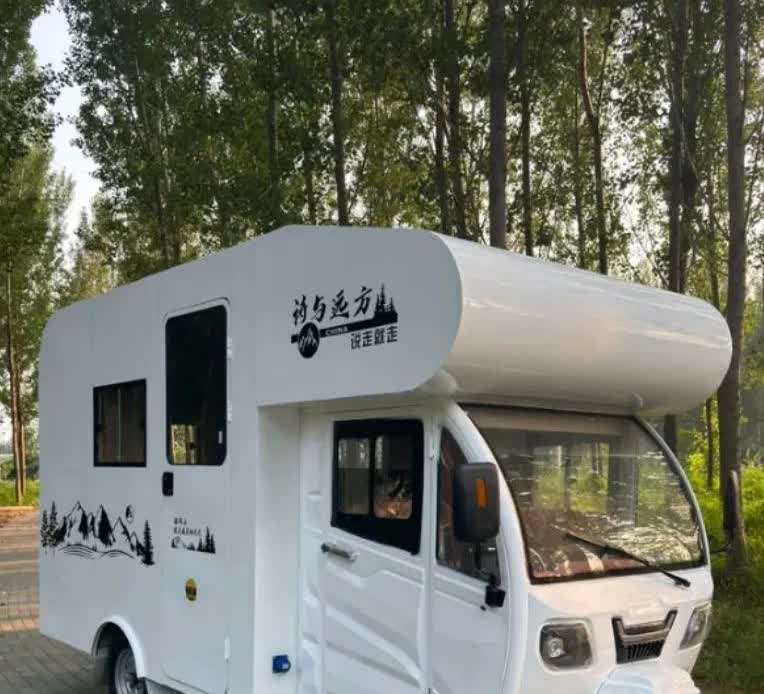 房车旅行是无数人的梦想，高大昂贵的四轮成品房车很难大规模普及，而迷你廉价的三轮房