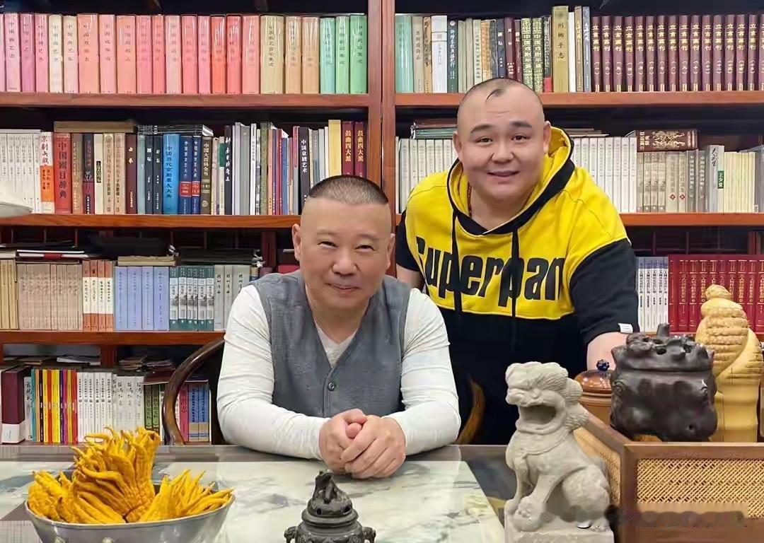 这几天相声界最热门、登上热搜的事儿，便是德云社教学主任杨鹤通被德云社官方免职的消