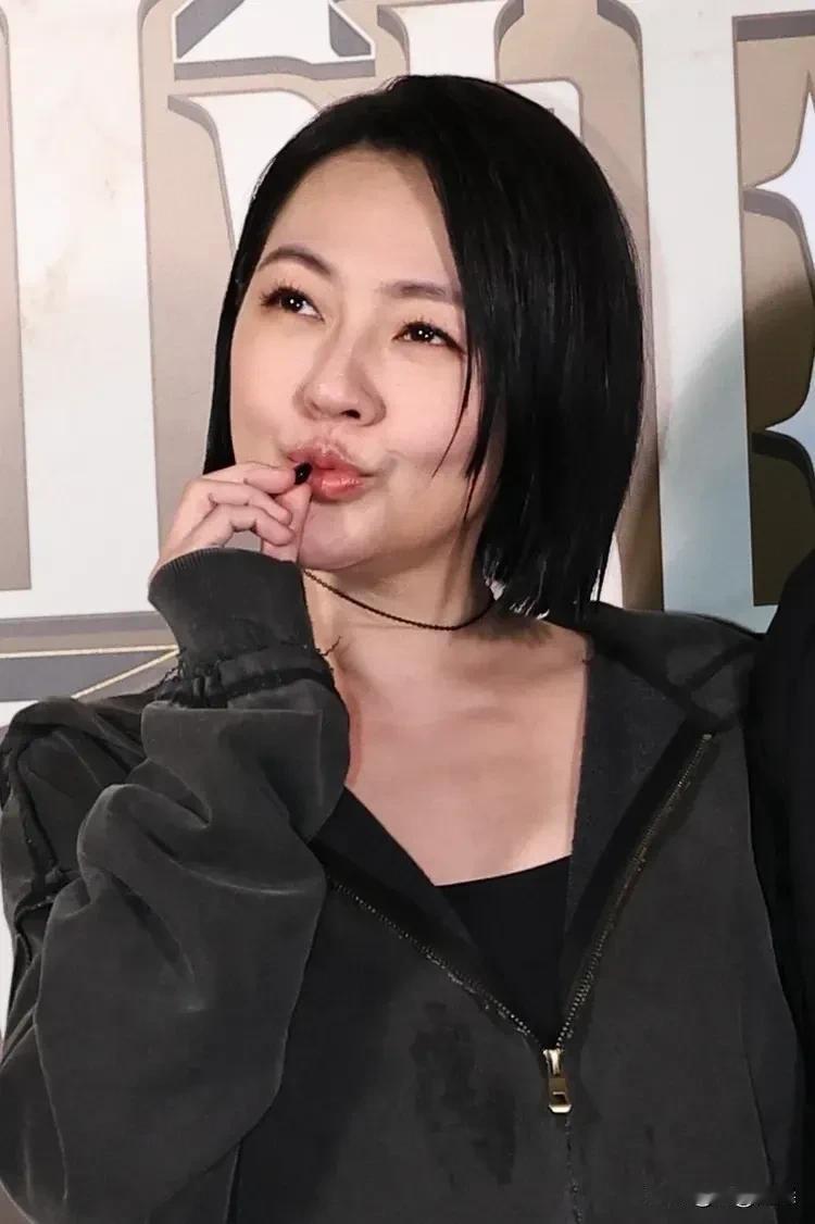 又开始搭“戏台”!这次的主角不是S妈，是小S和具俊晔。小S自爆秘密故事内容太炸