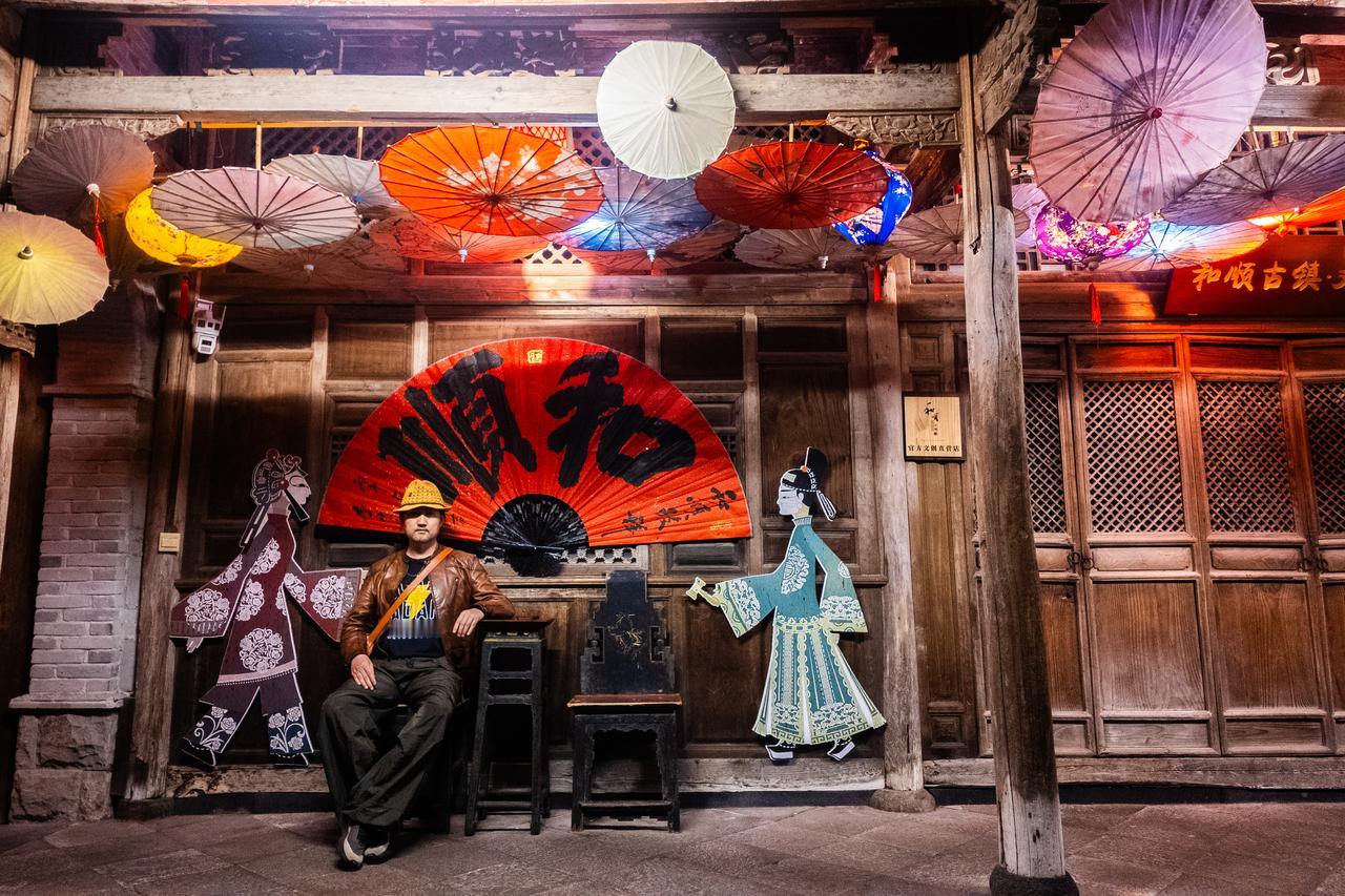 夜游和顺古镇，进入这里是要花55元购买门票的，据说可以使用7天，晚上游古镇别有一