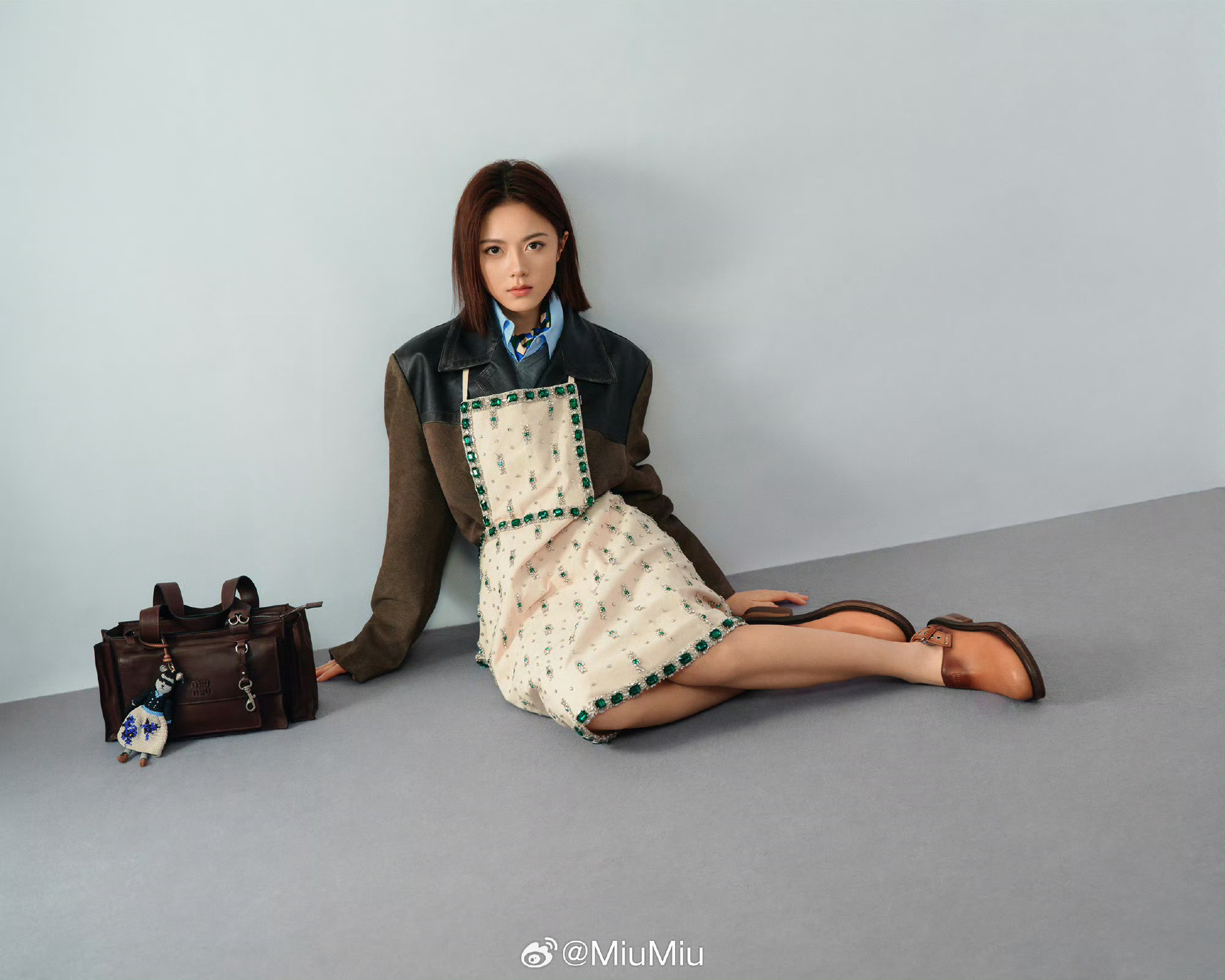 miumiu的三位品牌大使拍的宣传图刘浩存、赵今麦、李庚希李庚希是叛逆的少年感刘