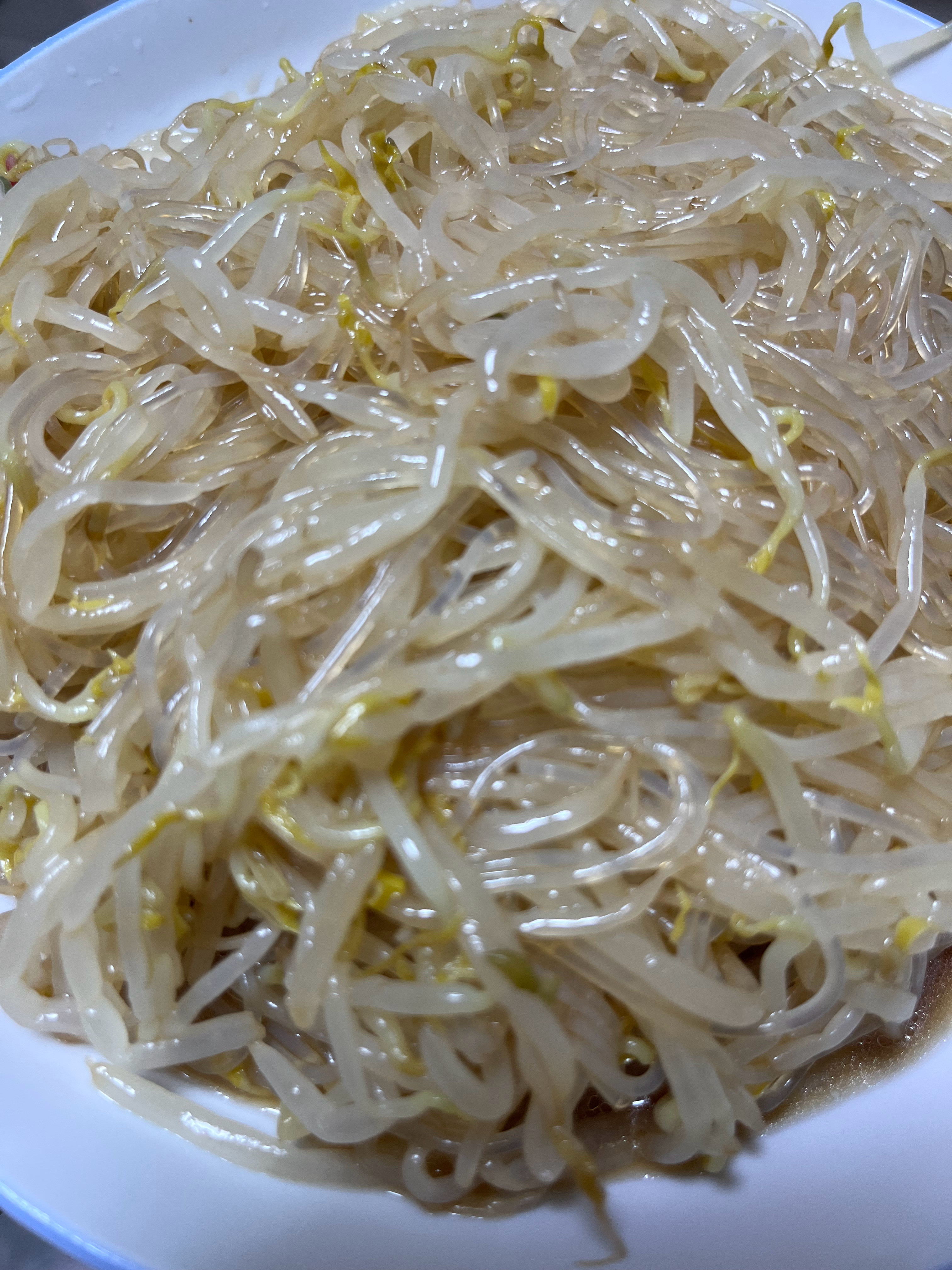 .我的美食日记.吃饭吃饭了～昨天剩的肉馅今天做馅饼吃，再配个汤很不错呀！​​​