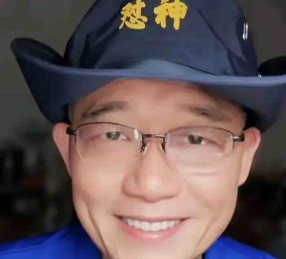 “怼神”郑好评价何伟太到位了何伟说他是带艺投师，看看怼神郑好是怎么说的：你都带