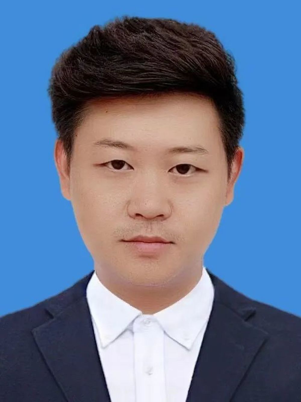 生于1989年的李伟, 不履行职责、主动“躺平”, 收受巨额财物