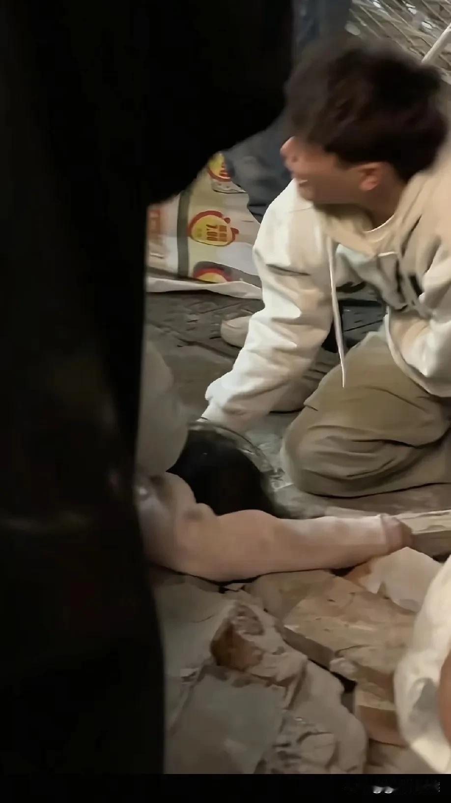 长沙这一次坍塌事件，遇难的这个女生真的不敢想象会给这个男生造成多大的阴影，估计